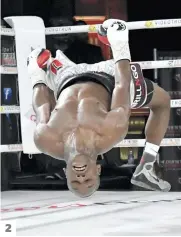  ??  ?? 1. Simon Kean (culotte noire) n’a fait qu’une bouchée de Marcelo Luiz Nascimento (culotte rouge et noire), l’emportant par knock-out technique au cinquième assaut.
Yves Ulysse Jr a remporté son combat face à Ricky Sismundo et y est allé d’une petite...