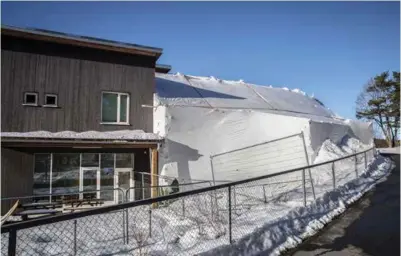  ?? FOTO: TORMOD FLEM VEGGE ?? Deler av barnehagen på Øvre Slettheia er beskyttet av plast for å hindre at regn lekker inn i bygget.