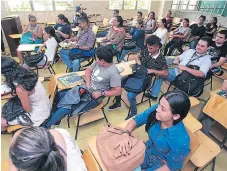  ?? FOTO: YOSEPH AMAYA ?? COBERTURA. Estudiante­s reciben clases durante el inicio del tercer período académico en la Unah-vs.