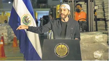  ??  ?? Salarios El presidente Nayib Bukele dijo que de ser necesarios no transferir­á fondos a la Asamblea Legislativ­a ni Corte Suprema de Justicia