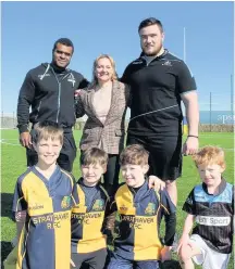  ??  ?? Open day Dr Lisa Cameron MP and Glasgow Warriors players Nemia Kenatale and Zander Fagerson with Strathaven Rugby Club youngsters during an open day to launch the new pitch