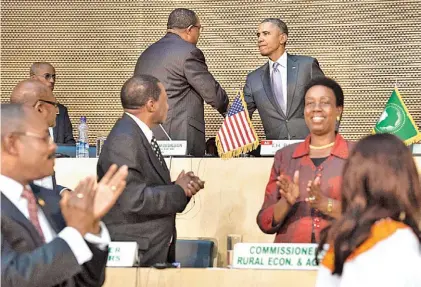  ?? AFP ?? Mano a mano. El presidente Obama y el premier de Etiopía, Ailemariam Desalegn, ayer en Adis Abeba.
