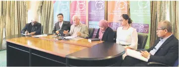  ??  ?? Manyin (third left) fields questions from the press. Also seen are (from left) Dr Abdul Rahman, Sudarsono, Rahayu, Hazelynn and Awangku Merali.