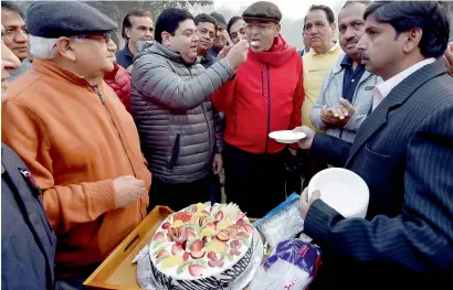  ?? PTI ?? Union Finance Minister Arun Jaitley celebrates his 64th birthday with morning walkers at Lodhi Garden in New Delhi on Thursday. —