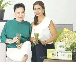  ??  ?? Edna and daughter Dyan Castillejo keep their blood sugar levels normal with the help of Easy Pha-Max Wheatgrass.