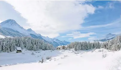  ?? FOTO: NAUDERS TOURISMUS ?? Besonders für Familien eignet sich das Skigebiet rund um Nauders. Für die Kleinsten gibt es an der Bergstatio­n das Kinderland „Nauderix“, in dem Kinder schon mit drei Jahren das erste Mal auf den Brettern stehen können.