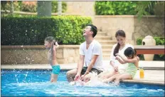 ??  ?? With the growing popularity of family travel among Chinese tourists, more hoteliers are offering special experience­s to attract this newly targeted group.