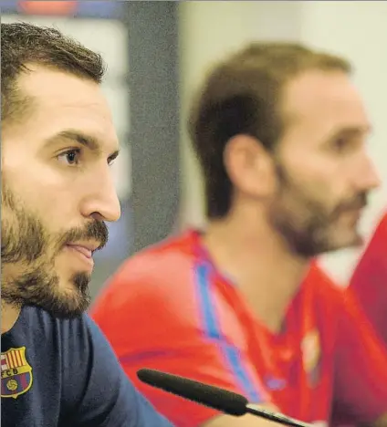  ??  ?? Pau Ribas y Sito Alonso, en la rueda de prensa que ofrecieron ayer en el Palau Blaugrana