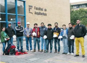  ??  ?? Un grupo de arquitecto­s e ingenieros de la UNAM apoya en Juchitán y Asunción Ixtaltepec, Oaxaca.