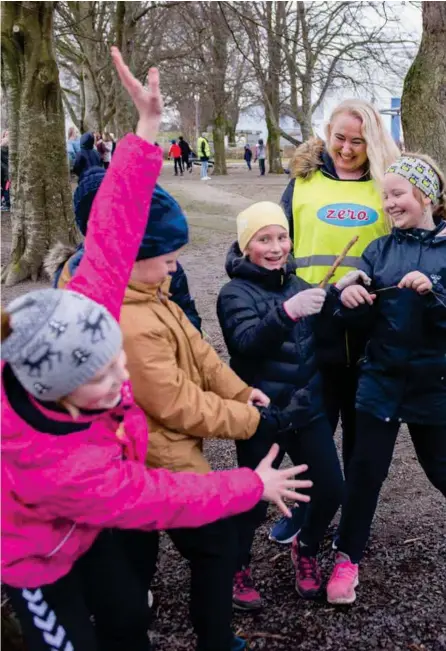  ??  ?? Ninette Hoem Hegre og Margrethe Wallem Fossan skulle ønske fleire valde å utdanne seg til barneskule­laerar.