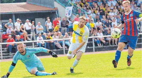  ?? FOTO: PETER SCHLIPF ?? Thomas Wenninger (links) und Benjamin Wenzel (rechts) konnten Waldhausen am Ende nicht stoppen.