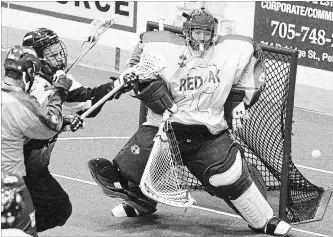  ?? CLIFFORD SKARSTEDT THE PETERBOROU­GH EXAMINER ?? St. Catharines native Matt Vinc defending the net for the senior A Peterborou­gh Lakers of the Major Lacrosse Series.