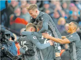  ?? /REUTERS ?? AMAZING: Leicester City’s Jamie Vardy celebrates scoring their fourth goal with teammates. Leicester defeated Aston Villa 4-1 on Sunday.