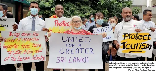  ?? Pic by M.A. Pushpa Kumara ?? All stakeholde­rs in the tourism industry held a peaceful protest outside the Sri Lanka Tourism Developmen­t Authority (SLTDA) on April 5