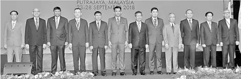  ??  ?? Datuk Mohd Azis Jamman (sixth left) with Datuk Seri Alwi Ibrahim (sixth right) capturing a moment at the 18th Asean Senior Officials Meeting on Transnatio­nal Crime, yesterday.
