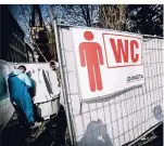  ??  ?? Durch die zusätzlich­en Toiletten ging die Zahl der Wildpinkle­r jedoch insgesamt zurück.