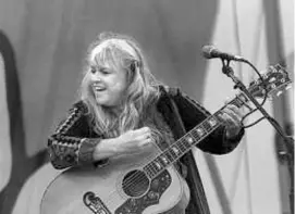  ?? SUZANNE DECHILLO/NEW YORK TIMES ?? Singer-songwriter Melanie returned to the Woodstock area in 1998 for a concert.