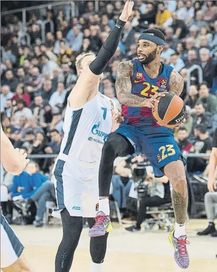  ?? FOTO: PERE PUNTÍ ?? Malcolm Delaney, con la camiseta del Barça,en un encuentro de la Euroliga frente al Zenit de San Petersburg­o