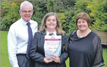  ??  ?? Young volunteer of the year, Susan Shaw, with her parents Alan and Ilene.