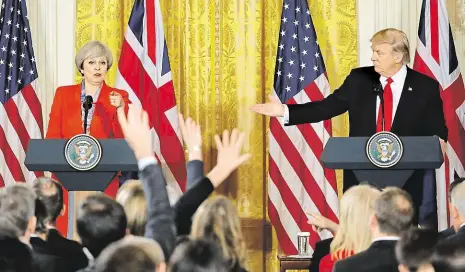  ?? Foto: AP ?? Zvláštní vztahy USA–Británie Theresa Mayová je první zahraniční politik, jehož přijal Donald Trump po své inauguraci.