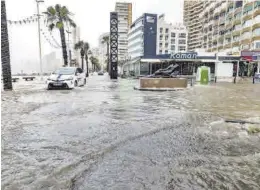  ?? DAVID REVENGA ?? Playa de Benidorm inundada tras las fuertes lluvias registrada­s ayer.