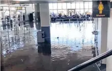  ?? ARCHIVO ?? Miles de viajeros se vieron afectados por la inundación en el JFK, muchos aún no han recuperado su equipaje.