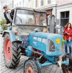  ??  ?? Nicht besonders schnittig, aber trotzdem sehenswert ist der historisch­e Lanz Bulldog, mit dem Georg Klaus aus Markt Wald nach Mindelheim kam.