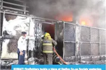  ??  ?? KUWAIT: Firefighte­rs tackle a blaze at Hadiya Co-op Society yesterday.