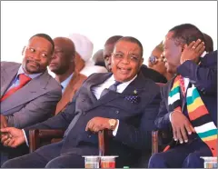  ??  ?? President Mnangagwa chats to Vice President Dr Constantin­o Chiwenga while Prophet Makandiwa looks on