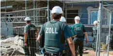  ?? Symbolbild: dpa/boris Roessler ?? Bei einer großen Razzia des Zolls wurden in Ingolstadt Ende September vier Männer verhaftet.