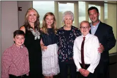  ?? NWA Democrat-Gazette/CARIN SCHOPPMEYE­R ?? Barbara Burlsworth (fourth from left) gathers with the Grigg family, Christian (from left), Amy, Anna, Titus and Donnie, at the Legends Dinner to honor Mike Anderson.