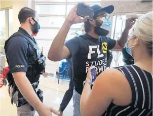  ?? RICARDO RAMIREZ BUXEDA/ORLANDO SENTINEL ?? Protesters disrupt Gov. Ron DeSantis during a news conference Monday regarding COVID-19 at OneBlood Headquarte­rs in Orlando. DeSantis continued with the news conference.