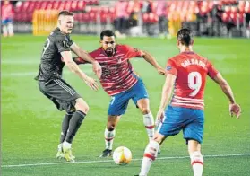  ?? FOTO: EFE ?? McTominay y Yangel Herrera pugnan por el balón en la ida en presencia de Soldado