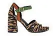  ??  ?? Geox: sandalo in camoscio con stampa animalier e suola traspirant­e