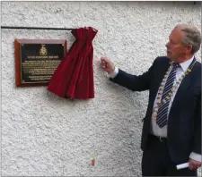  ??  ?? Councillor Seamus KIlgannon unveiling the plaque.