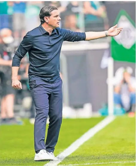  ?? FOTO: AP/MARTIN MEISSNER ?? Hat manche Probleme in Borussias Spiel noch nicht abstellen können: Der Schweizer Trainer Gerardo Seoane hat in der Bundesliga mit Gladbach derzeit einen Punkteschn­itt von 1,07.