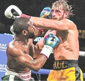  ?? CHANDAN KHANNA/AGENCE FRANCE-PRESSE ?? FLOYD Mayweather (left) says his exhibition bout with Logan Paul would be his last.