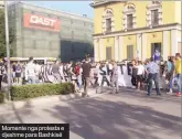  ??  ?? Momente nga protesta e djeshme para Bashkisë