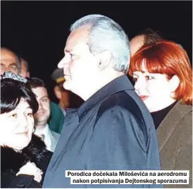  ??  ?? Porodica dočekala Miloševića na aerodromu nakon potpisivan­ja Dejtonskog sporazuma