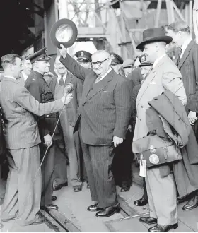  ?? AP ?? Bevin returning to Southampto­n in 1949 after talks in Washington, 1949