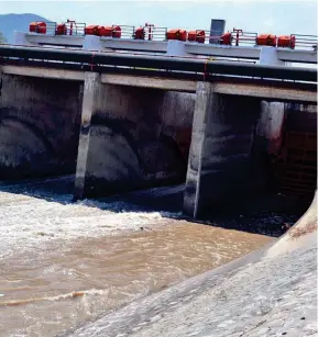  ?? /ROBERTO RODRÍGUEZ ?? Se abren las compuertas de las presas y empezará a correr agua por la red de canales en La Laguna