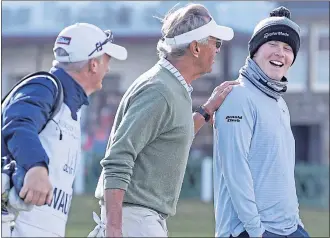  ?? ?? A relaxed Bob MacIntyre (right) at the Old Course yesterday before his disappoint­ing close to his round