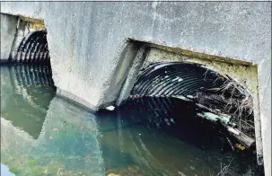  ?? Sarah Kyrcz / Hearst Connecticu­t Media ?? The culverts where the West River flows under the bridge at the entrance of Fireman’s Field in Guilford are collapsing. Officials say the bridge must be repaired.