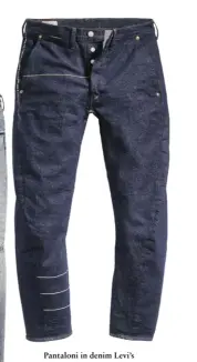  ??  ?? Pantaloni in denim Levi’s Engineered, tutti P/E 2019, 120 €. levi.com