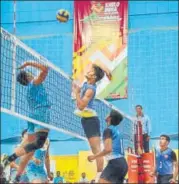  ?? PRATHAM GOKHALE/HT PHOTO ?? ▪ Kerala (left) defeated Tamil Nadu 3-1 in the boys U-21 volleyball final at the Games on Sunday.
