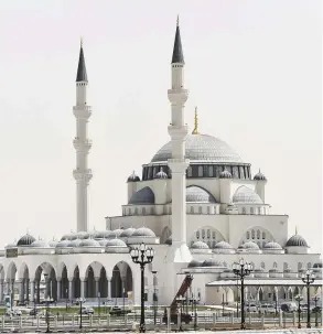  ?? Ahmed Ramzan/ Gulf News ?? Sharjah Mosque, located near the intersecti­on of Maliha Road and the Emirates Road in the Tay area, Sharjah.