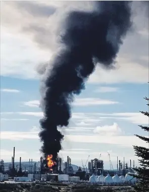  ?? NATE GUIMOND
CANADIAN PRESS HANDOUT ?? A fire and plume of smoke rise from an Irving Oil refinery after an explosion Monday.