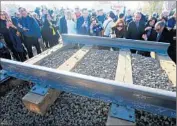  ?? Luis Sinco
Los Angeles Times ?? GUESTS SIGN segments of track during a groundbrea­king ceremony for a bullet train stop in Fresno.