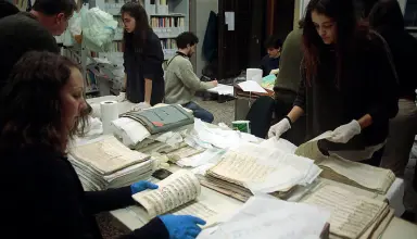  ??  ?? Allarme archivio Il Conservato­rio di Venezia mobilitato per salvare gli spartiti antichi (foto Vision)