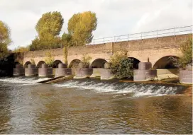  ??  ?? Concerns have been raised about the weir. Ref:133103-20